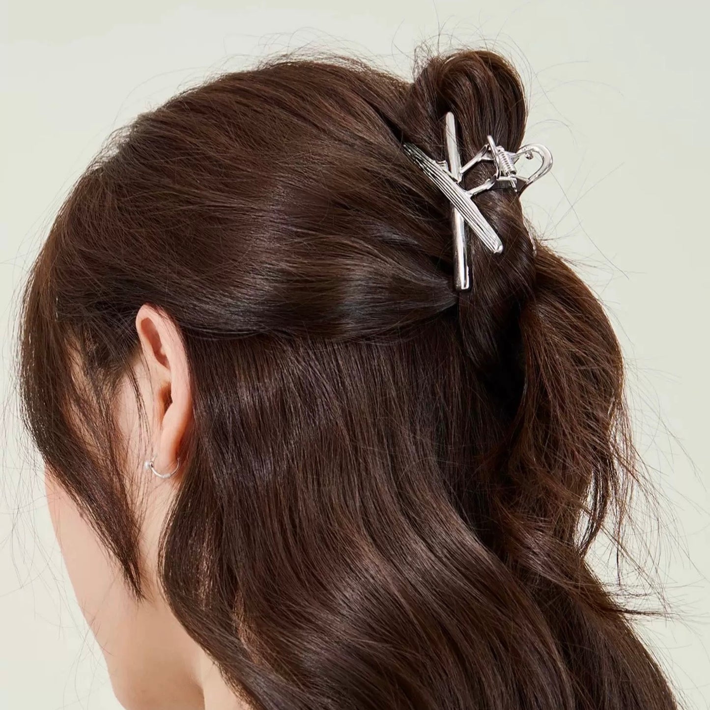 Executive Chic-Minimalist Style alloy hairclip with silver cross