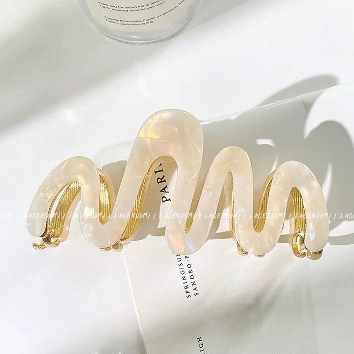 Clean girl Acetate Wave Hairclip